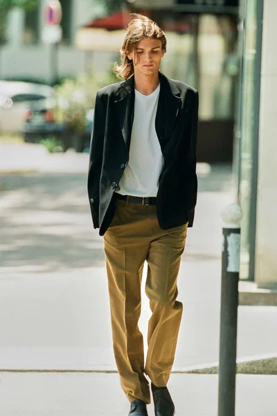 Look 15